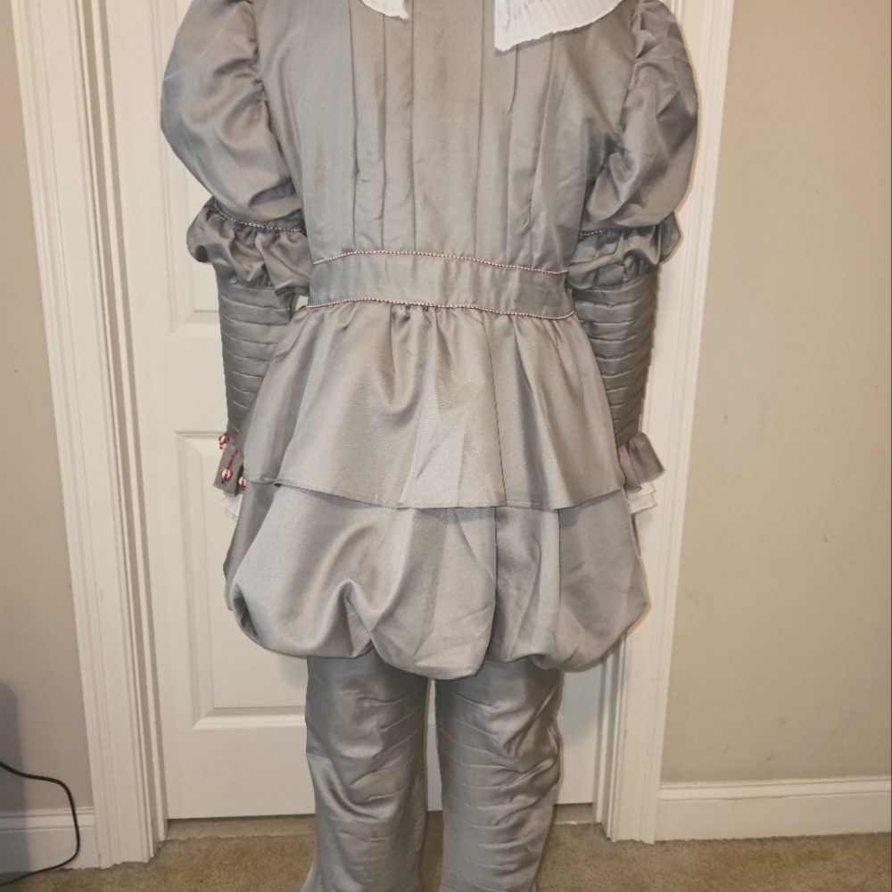 Authentic 2017 IT Pennywise screen worn prop/costume. Excellent quality & condit - Picture 7 of 10